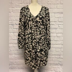 NWT Old Navy Gray and Cream Floral Babydoll Style Dress Sz M